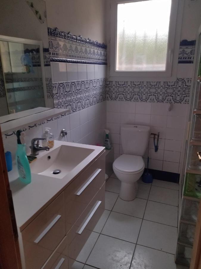 F1 Chambre Et Cuisine Reynes Bagian luar foto