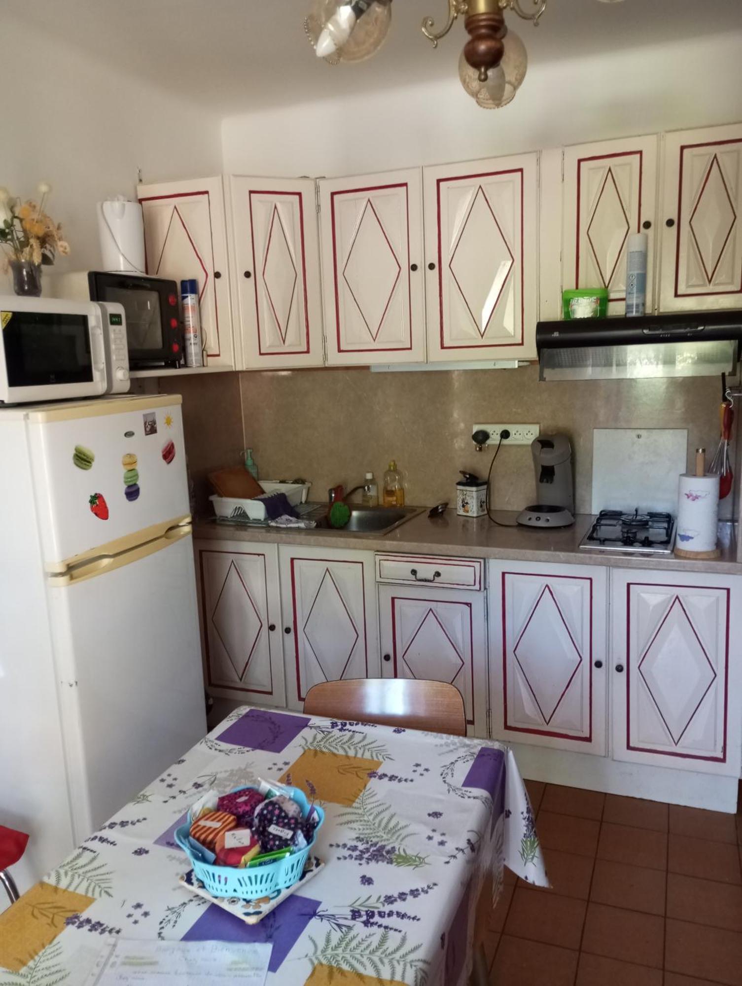 F1 Chambre Et Cuisine Reynes Bagian luar foto